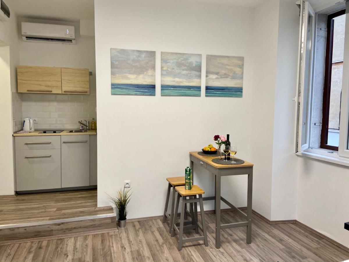 Apartments Flanaticus พูลา ภายนอก รูปภาพ