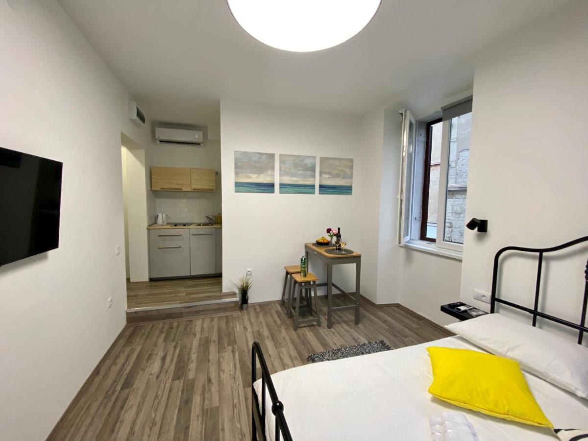 Apartments Flanaticus พูลา ภายนอก รูปภาพ